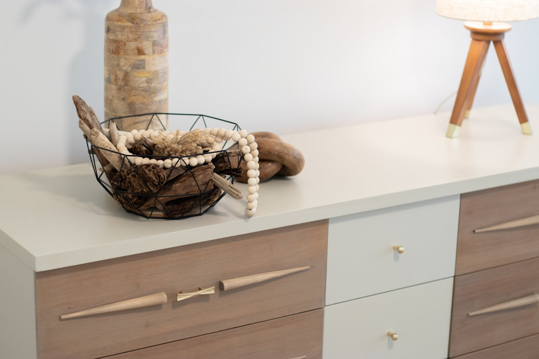 A table with a basket and a lamp on top of it